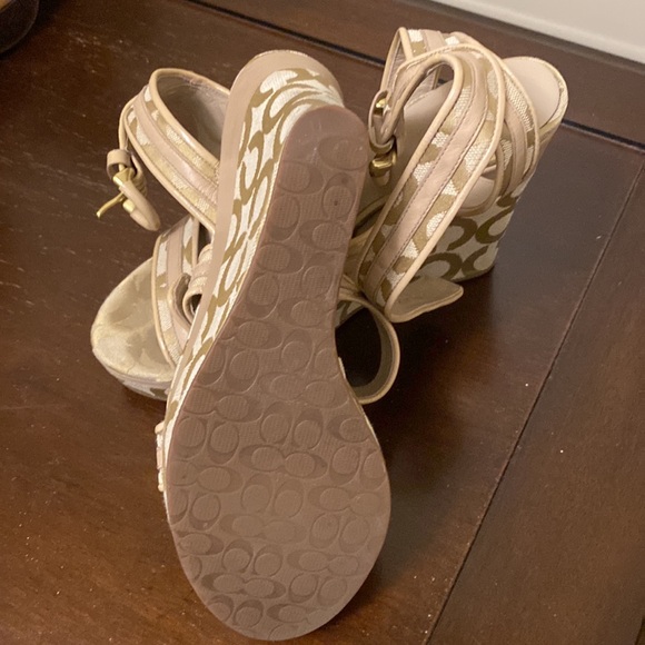 Coach heels, size 8.5 - Picture 3 of 3